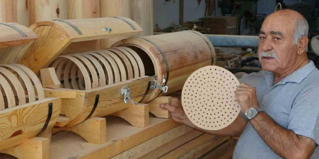 Çam ağacından üretiyor tek ve çift kapaklı diye ayrılıyor! Türkiye’nin her yerinden sipariş geliyor: Arıcılıkta verimi artırıyor 1